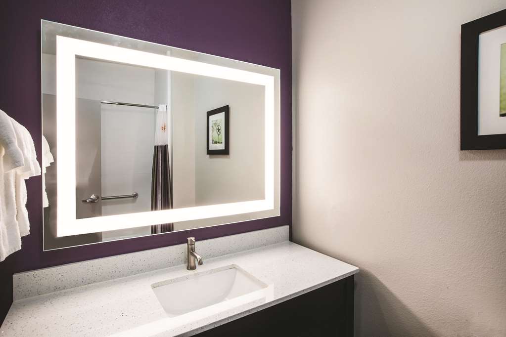 La Quinta Inn & Suites by Wyndham Lubbock South - photo 21