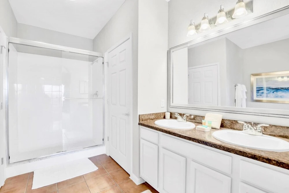 Stunning 3BR Near Disney Pool and Hot Tub - photo 15