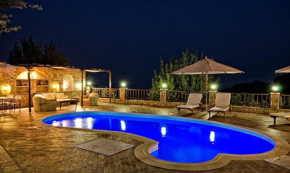 Vatellis Villas — 4-Star Luxury Hotel in Patitirion, Greece