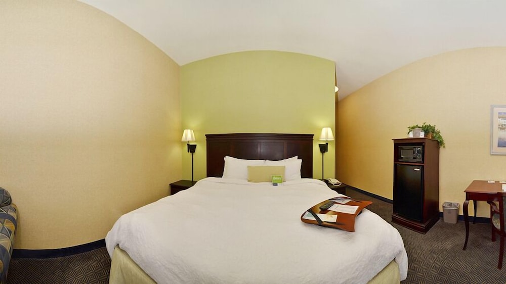 Hampton Inn & Suites Nacogdoches - photo 5