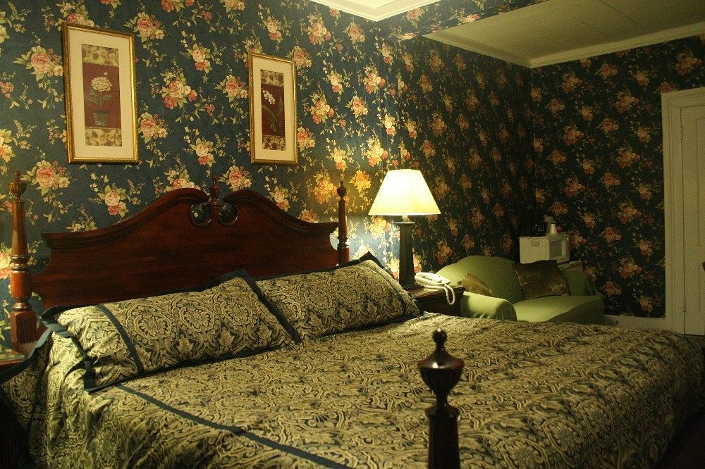Yankee Pedlar Inn - photo 6