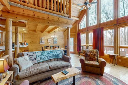 5 Little Acorns in Mchenry, United States