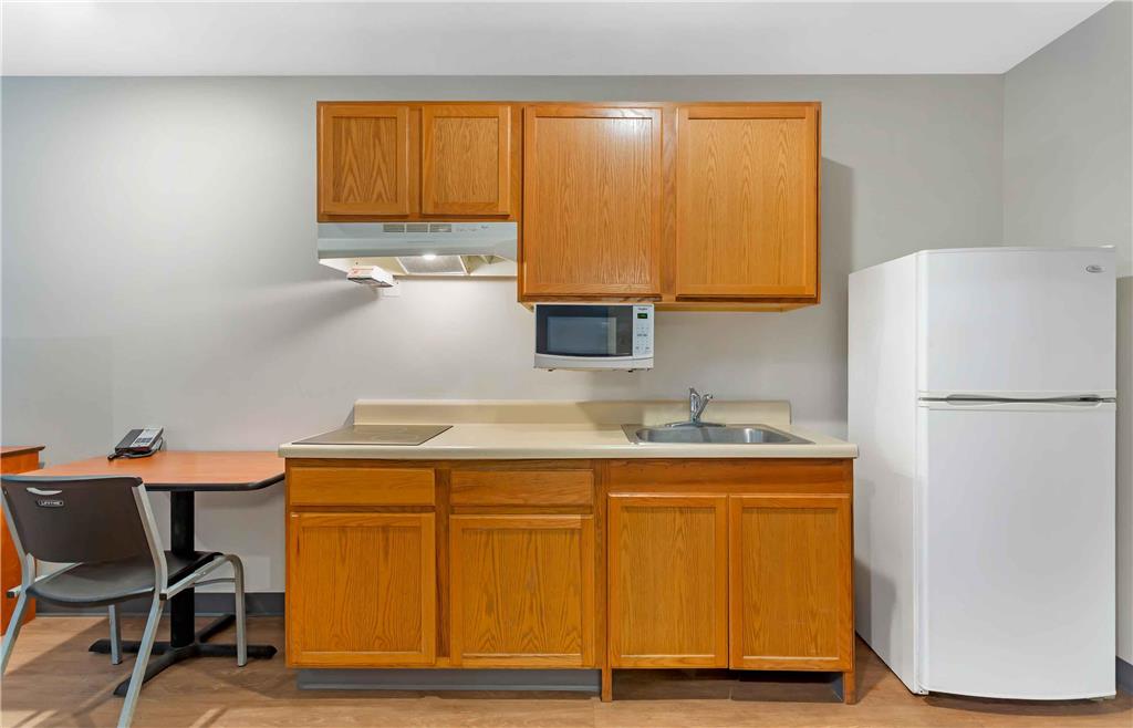 Extended Stay America Select Suites Fort Myers Northeast - photo 13