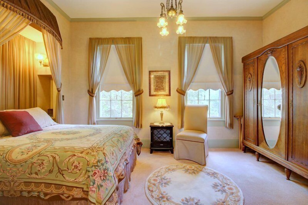 Bybee's Historic Inn - photo 15