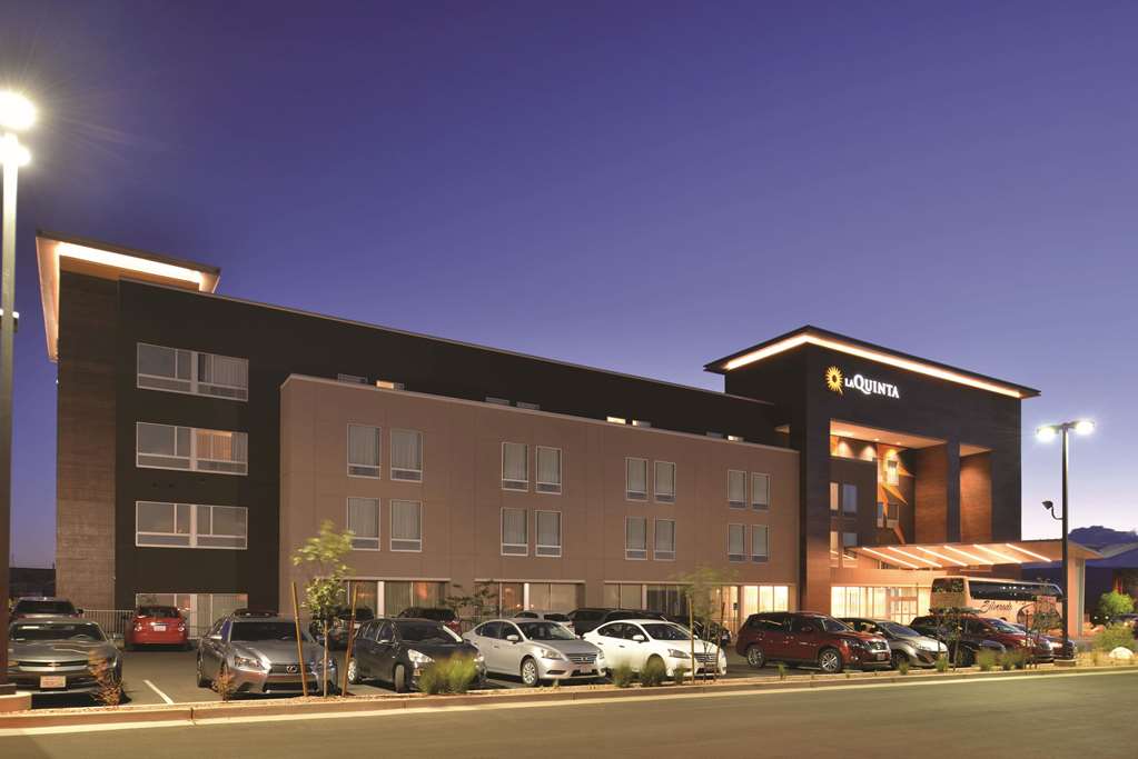 La Quinta Inn & Suites by Wyndham Page at Lake Powell - photo 4