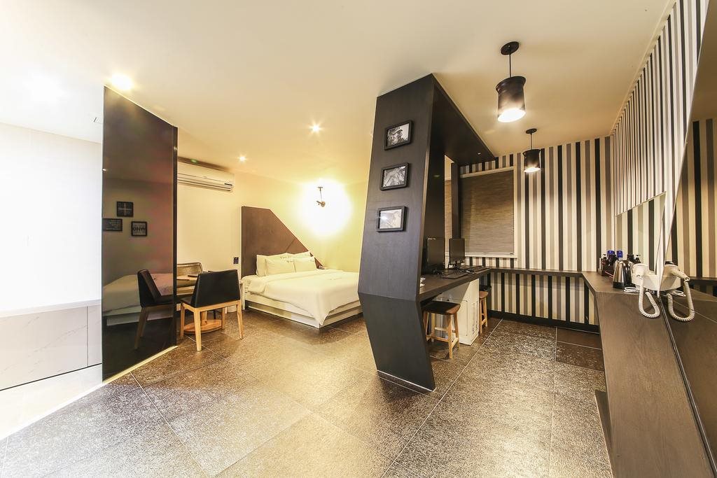 V Motel