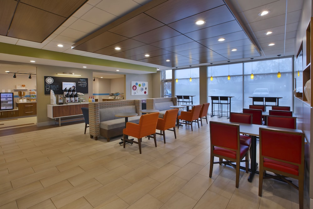 Holiday Inn Express & Suites Parkersburg East by IHG - photo 29