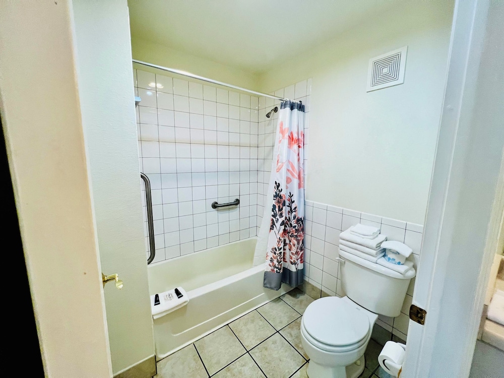 Rodeway Inn Garland Harbor Point - photo 7