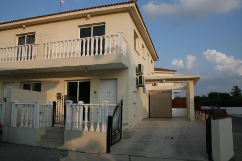 Nissi Villa