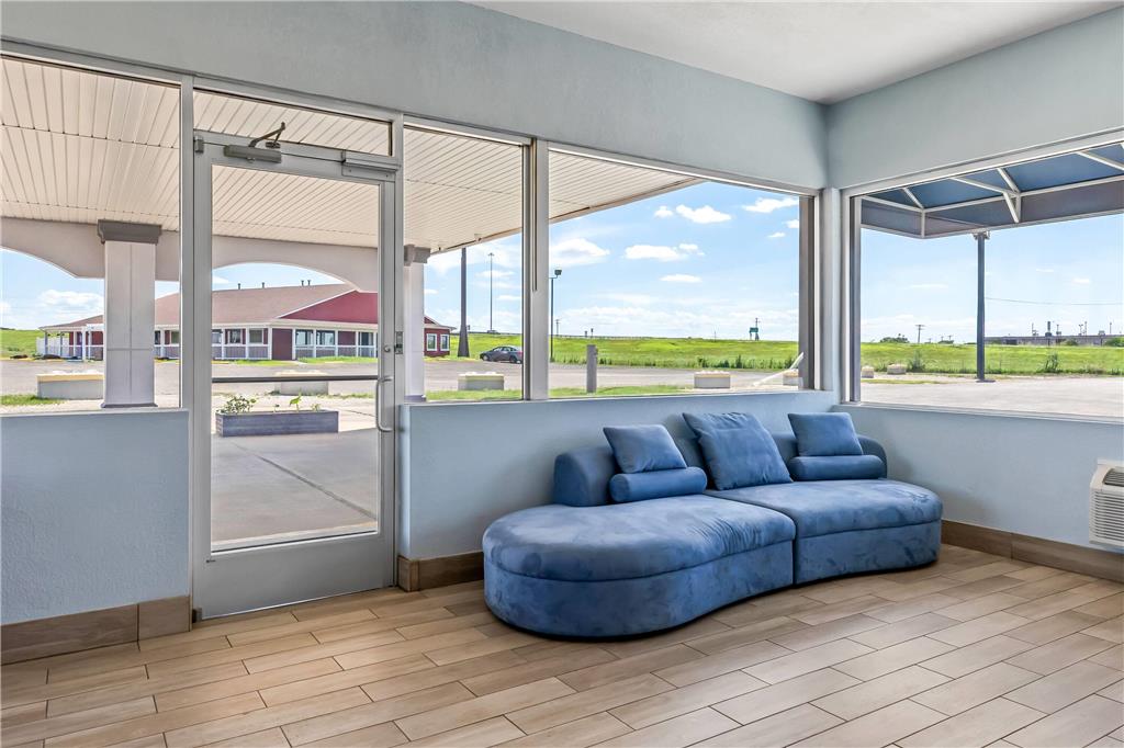 Days Inn by Wyndham Salina South - photo 13