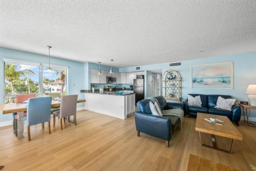 Beachfront Waves in Bradenton Beach, United States