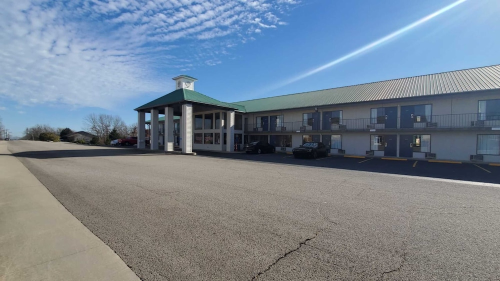Crestview Inn - carbon neutral hotel in Branson