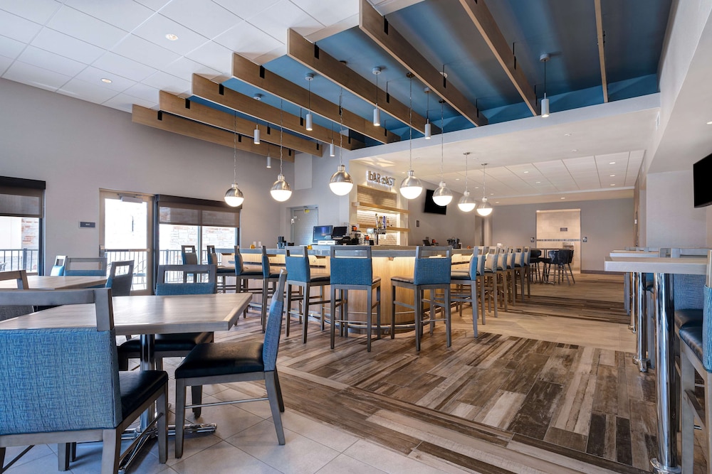 Homewood Suites by Hilton Oak Creek Milwaukee - photo 37