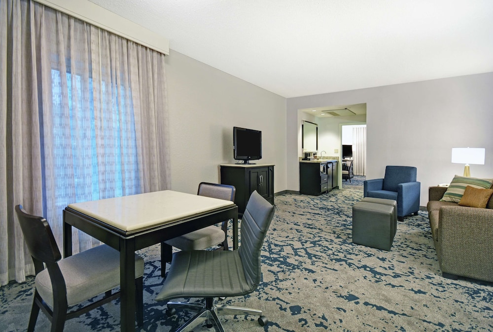 Embassy Suites Charleston - photo 15