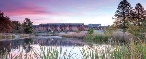 Wyndham Glacier Canyon 2 BR — 4-Star Luxury Hotel in Baraboo, United States