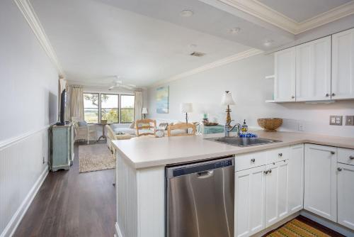 2106 Landfall Way in Seabrook Island, United States