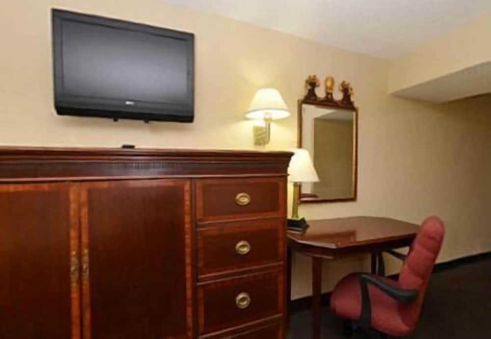 Americas Best Value Inn Smithfield - photo 10