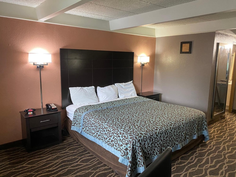 Economy Inn North Randall - photo 14