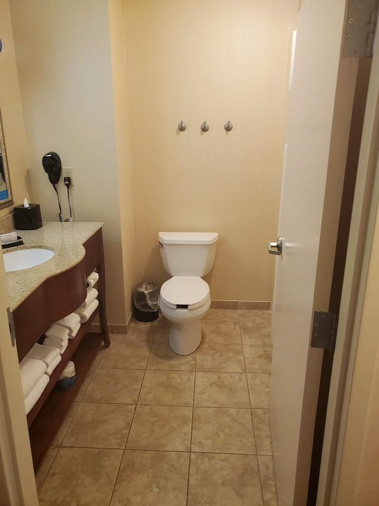 Hampton Inn & Suites Dayton Airport - photo 30