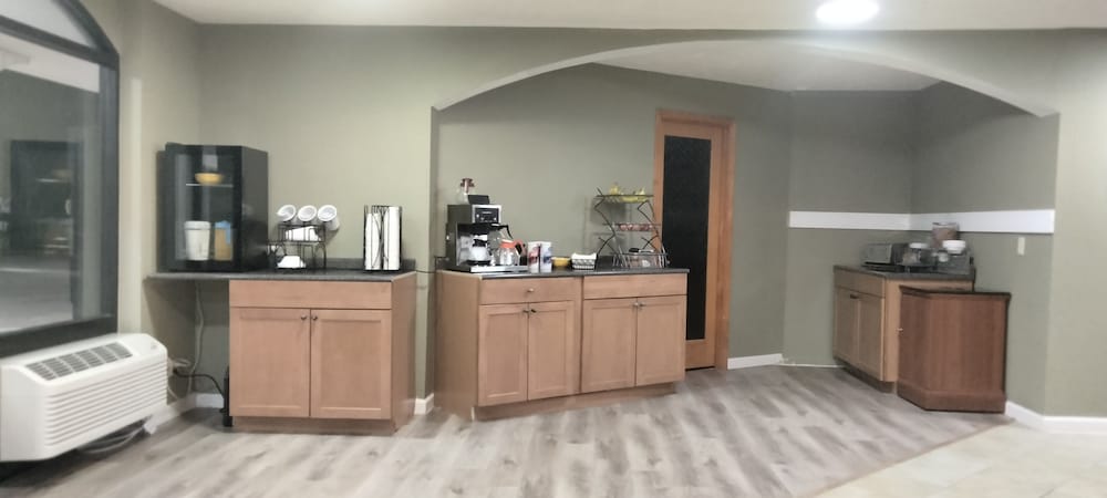Americana Inn - photo 11