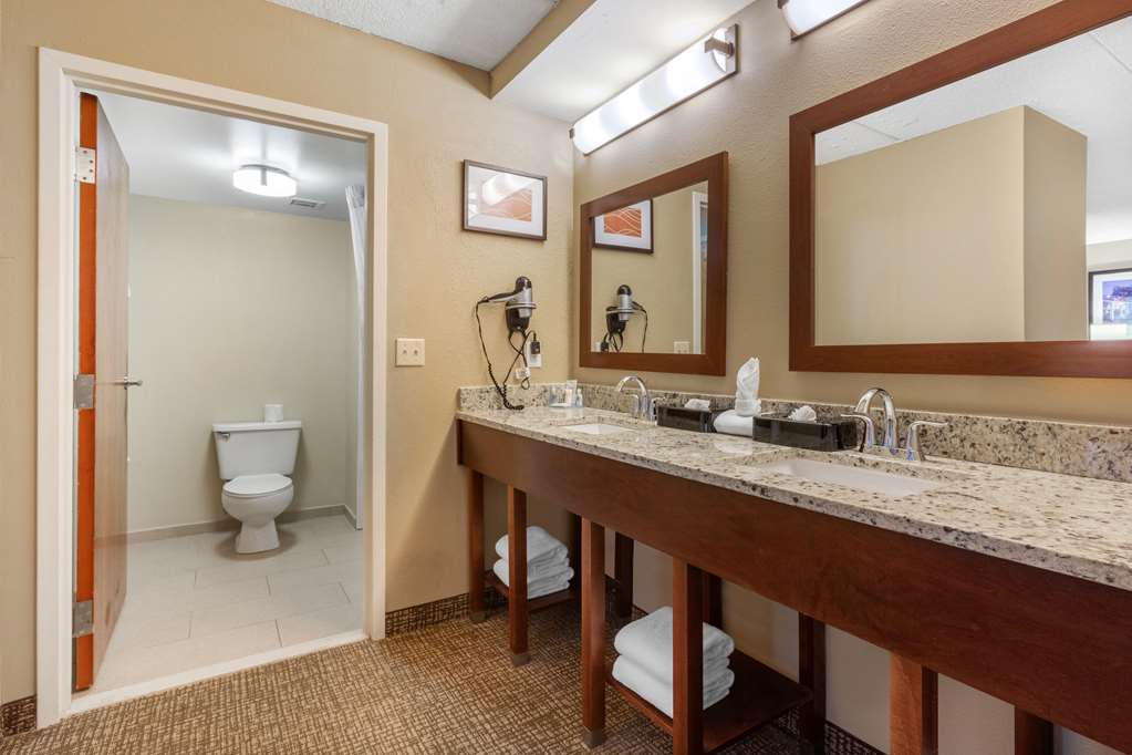 Comfort Inn & Suites Hamilton Place - photo 24