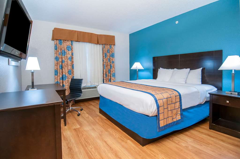 Days Inn & Suites by Wyndham San Antonio near Frost Bank Center - photo 42