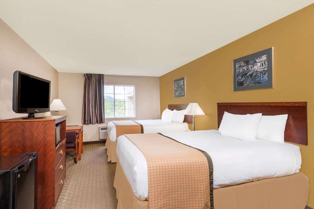 Days Inn by Wyndham Norton - photo 7