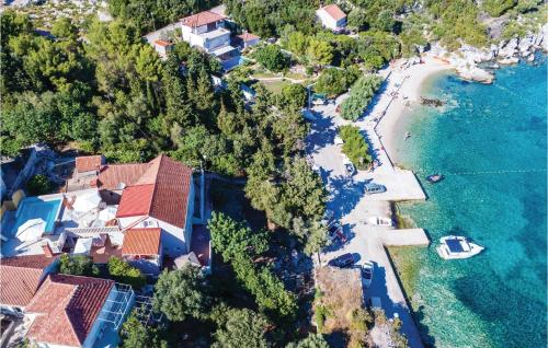 Six Bedroom Holiday Home In Sipan
