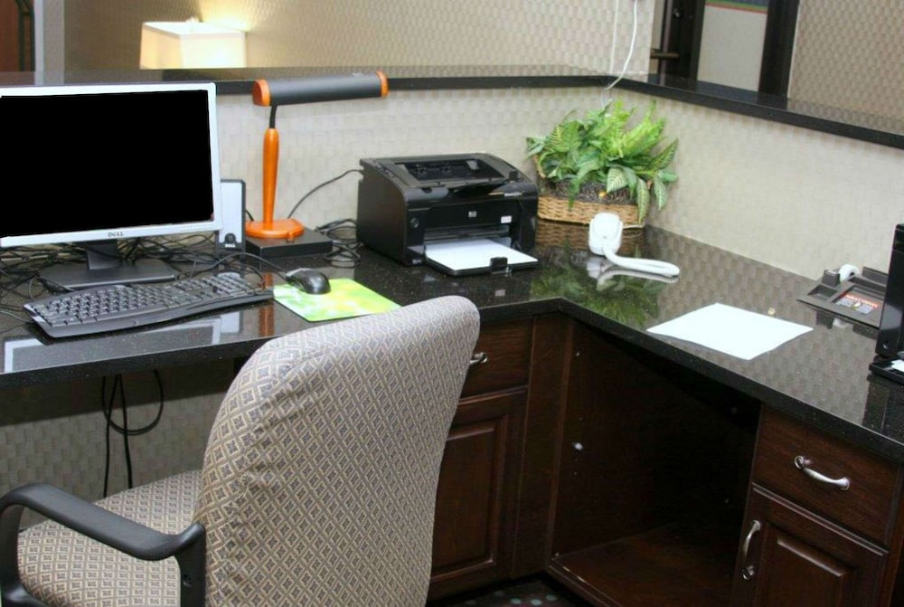 Hampton Inn Williamston - photo 15