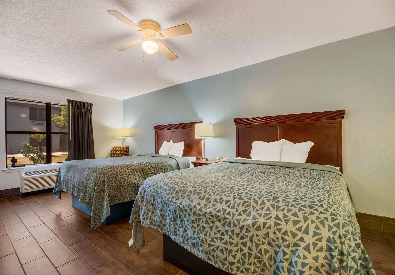 Econo Lodge Inn & Suites Fulton Rockport - photo 71