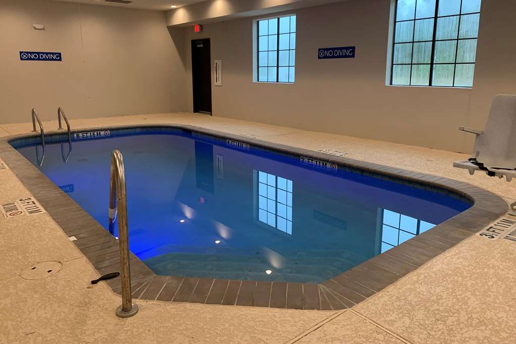 Days Inn & Suites by Wyndham Greater Tomball - photo 7