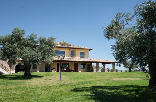 Villa Nadia with an exclusive swimming pool — 4-Star Luxury Hotel in Monterosi, Italy