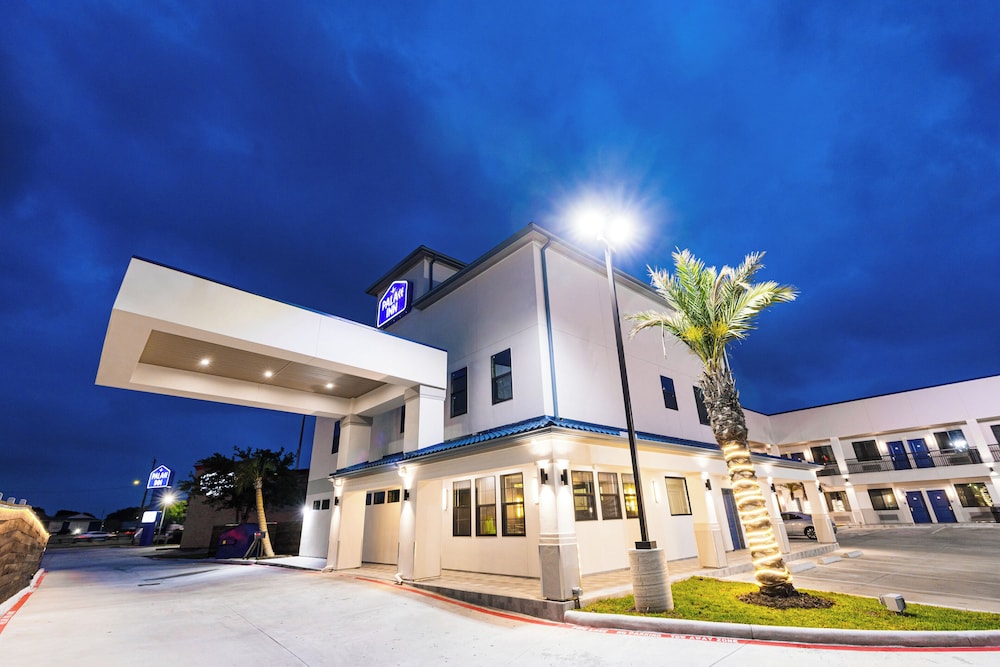 Palace Inn Blue Edgebrook - featured photo