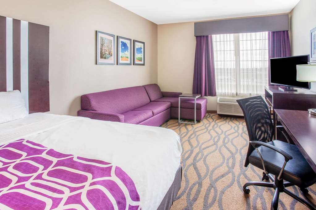 La Quinta Inn & Suites by Wyndham Luling - photo 22