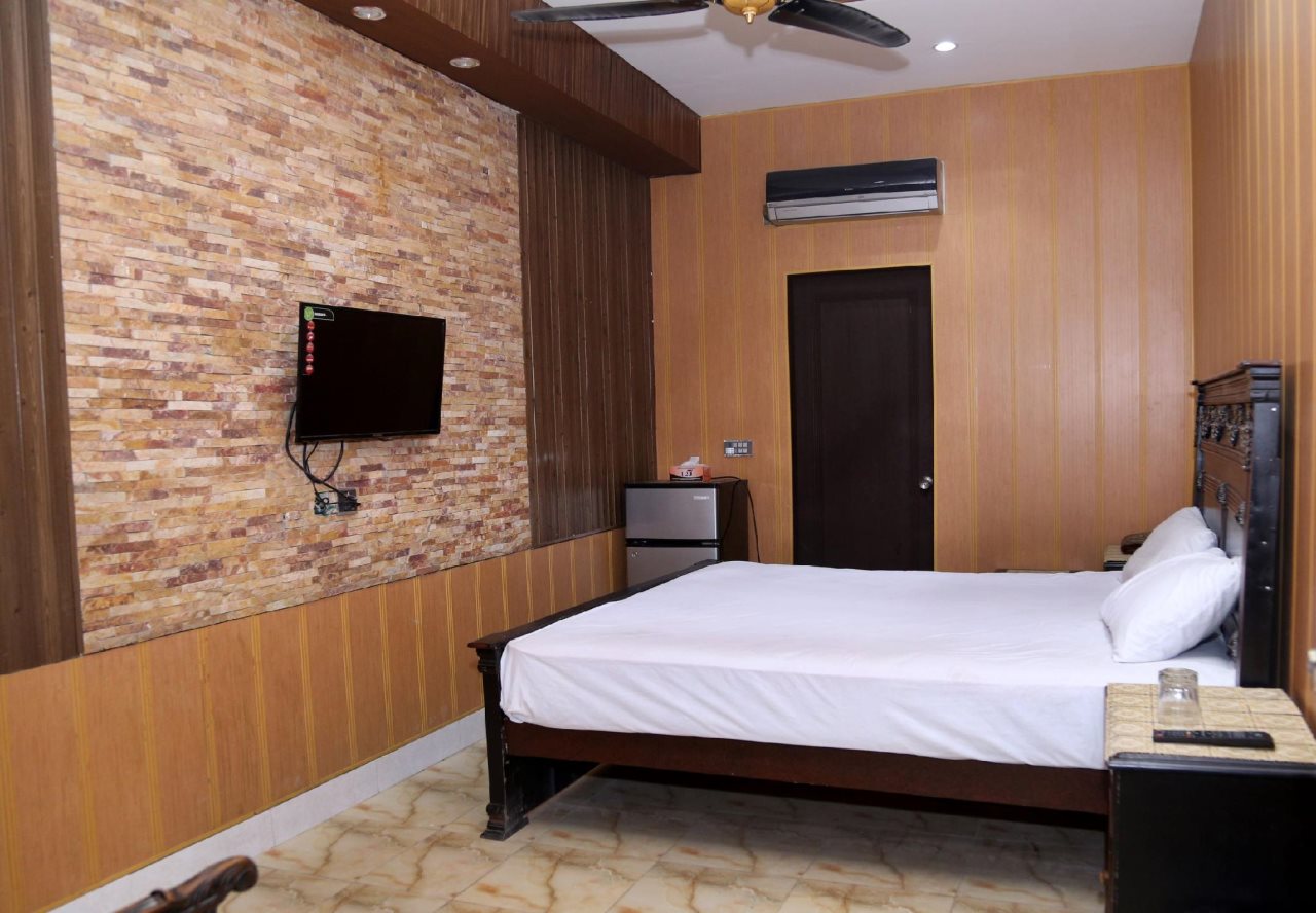 Hotel 12J in Lahore, Pakistan