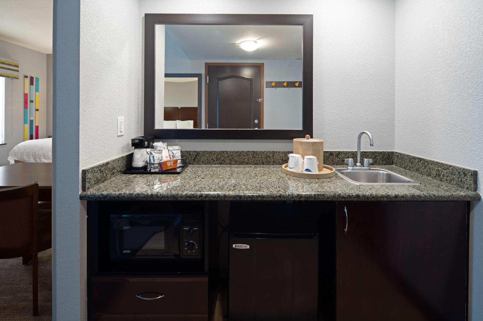 Hampton Inn & Suites Bakersfield Hwy 58 CA - photo 26