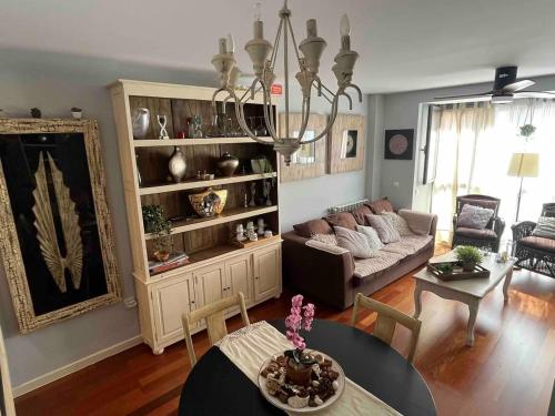 Triplex Deluxe Con Terrazas Al Pirineo Y Golf — hotel in Sabinanigo