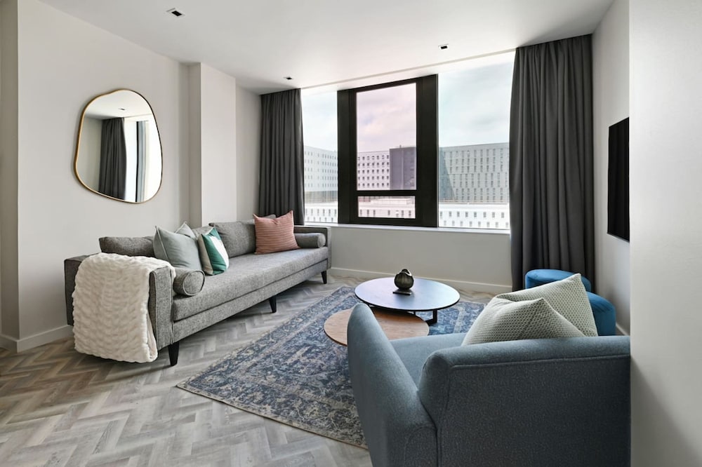 15th Floor 2 Bed Panoramic City Views & Modern Living — 4-Star Luxury Hotel in Cape Town, South Africa