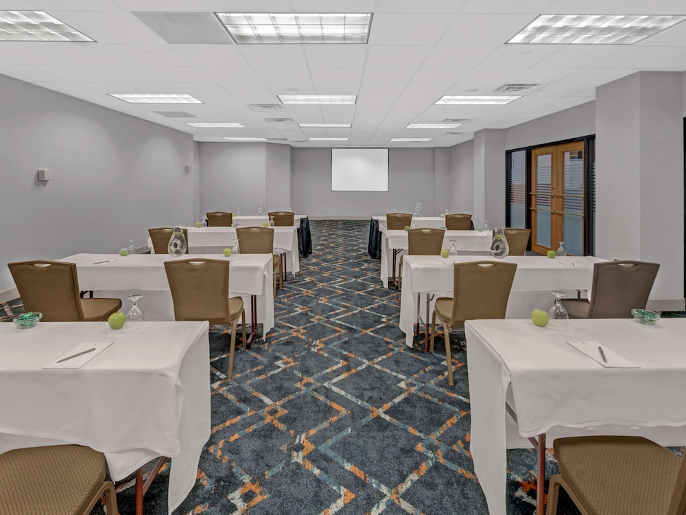 Embassy Suites by Hilton Oklahoma City Will Rogers Airport - photo 38
