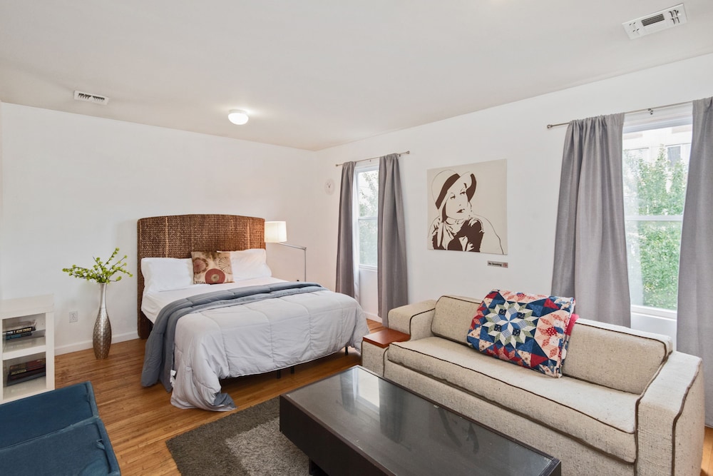 Racpanos Modern Stay on Forrest Street - photo 16