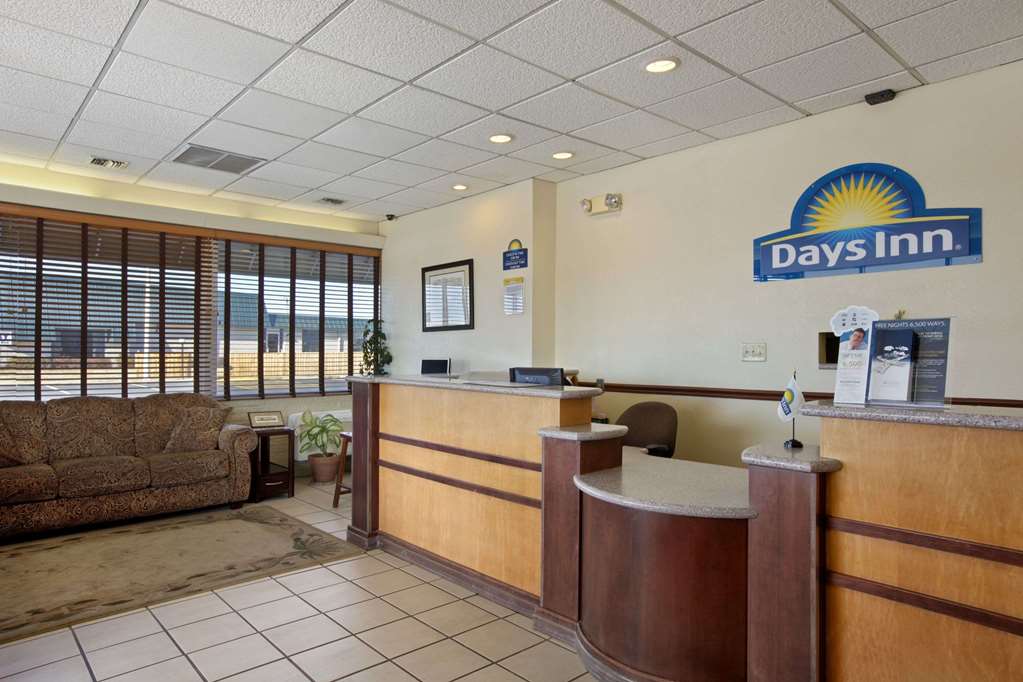 Days Inn by Wyndham Salina South - photo 3