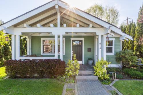 Bluebird Day Cascadia Craftsman - last minute hotel in Bend