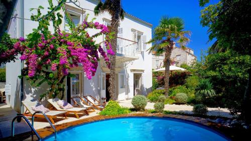 Villa Beach House Orebic with private pool at the beach in Orebic Peljesac — 4-Star Luxury Hotel in Orebic, Croatia