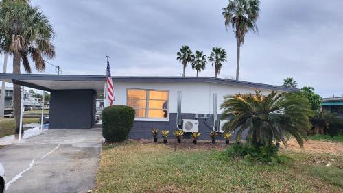 Hudson Water Front House — 4-Star Luxury Hotel in Hudson, United States