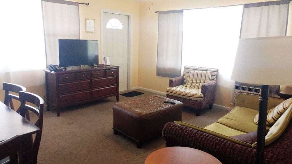 Flamingo Inn Bayside Suites - photo 37