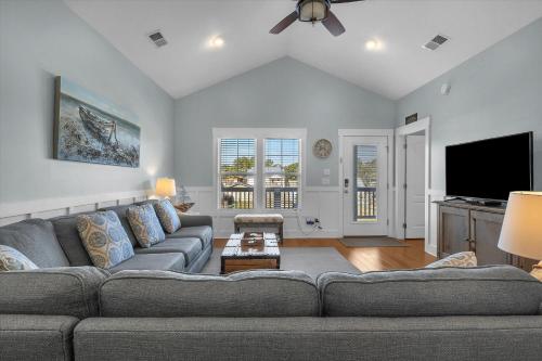 All Summer Long by Oak Island Accommodations - photo 23