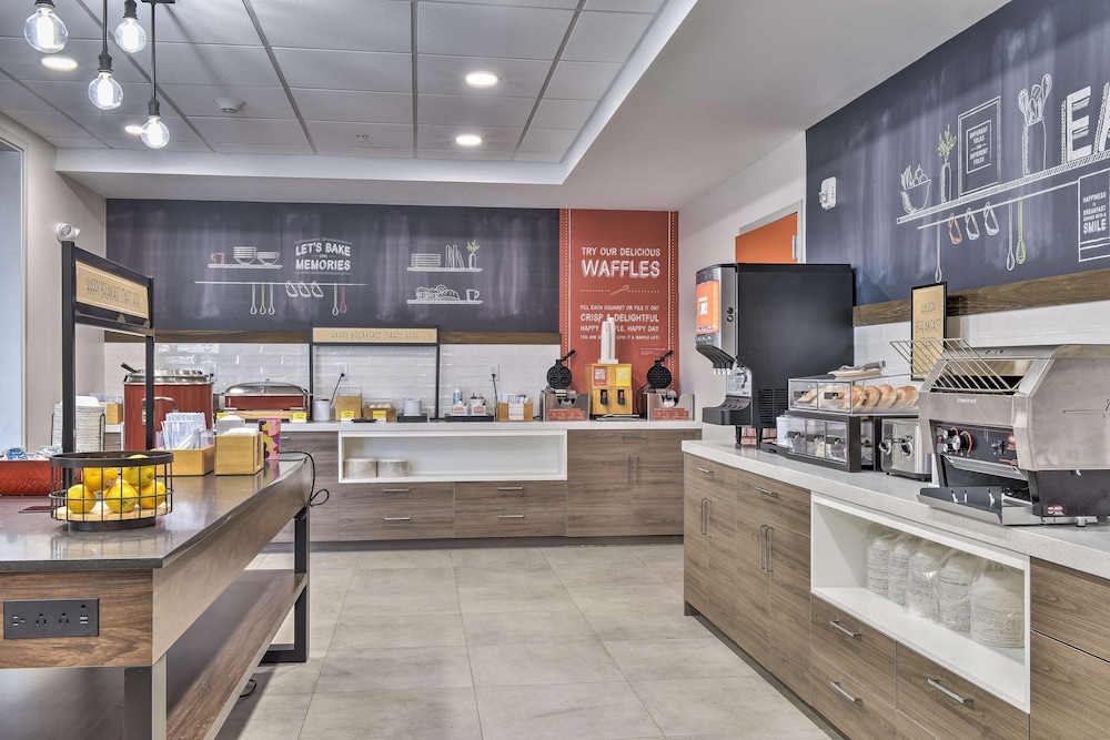 Hampton Inn & Suites by Hilton Keene - photo 13