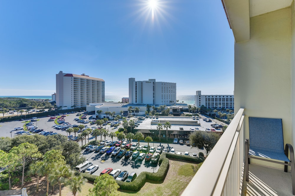 Destin Resort Studio w Pool Walk to Beach in Miramar Beach, United States