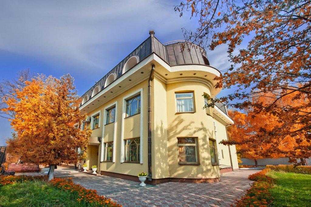 Business Hotel Neftyanik na Tolstogo — hotel in Al'met'yevsk