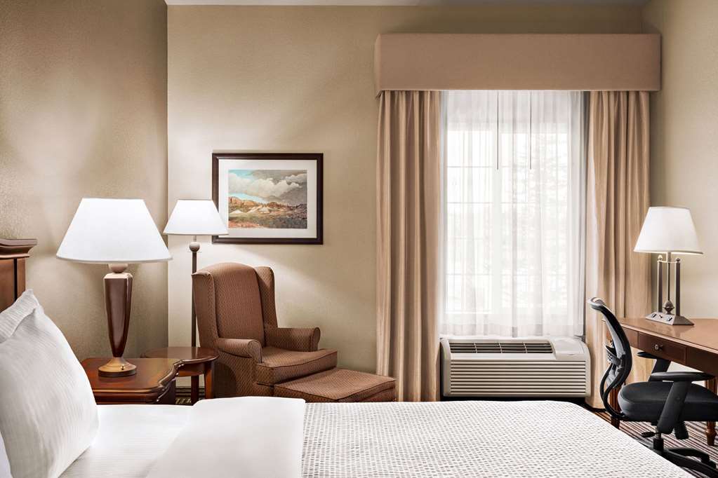 La Quinta Inn & Suites by Wyndham Trinidad - photo 22